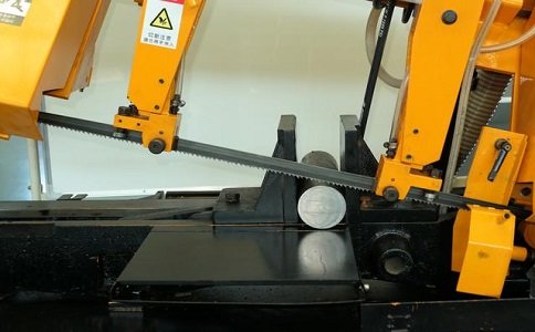 云安数控带锯床自动送料精度会出现偏差吗？